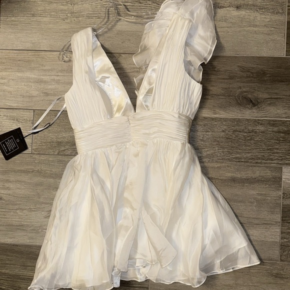 Mac Duggal Ruffle Shoulder Minidress - Picture 8 of 11